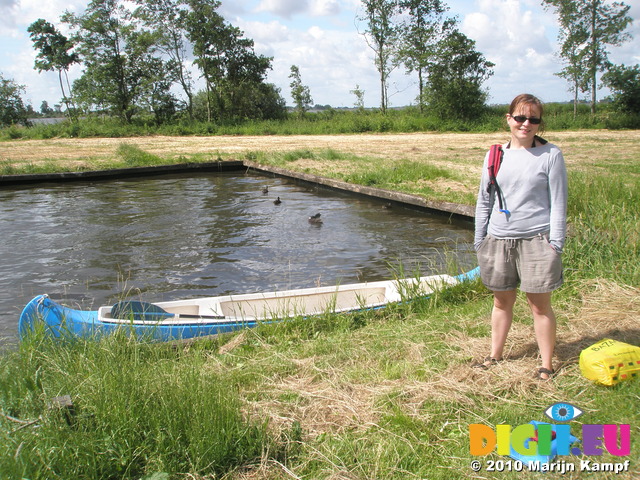 JT00987 Jenni and canoe at little island in lake 'De Fluezen', The Netherlands